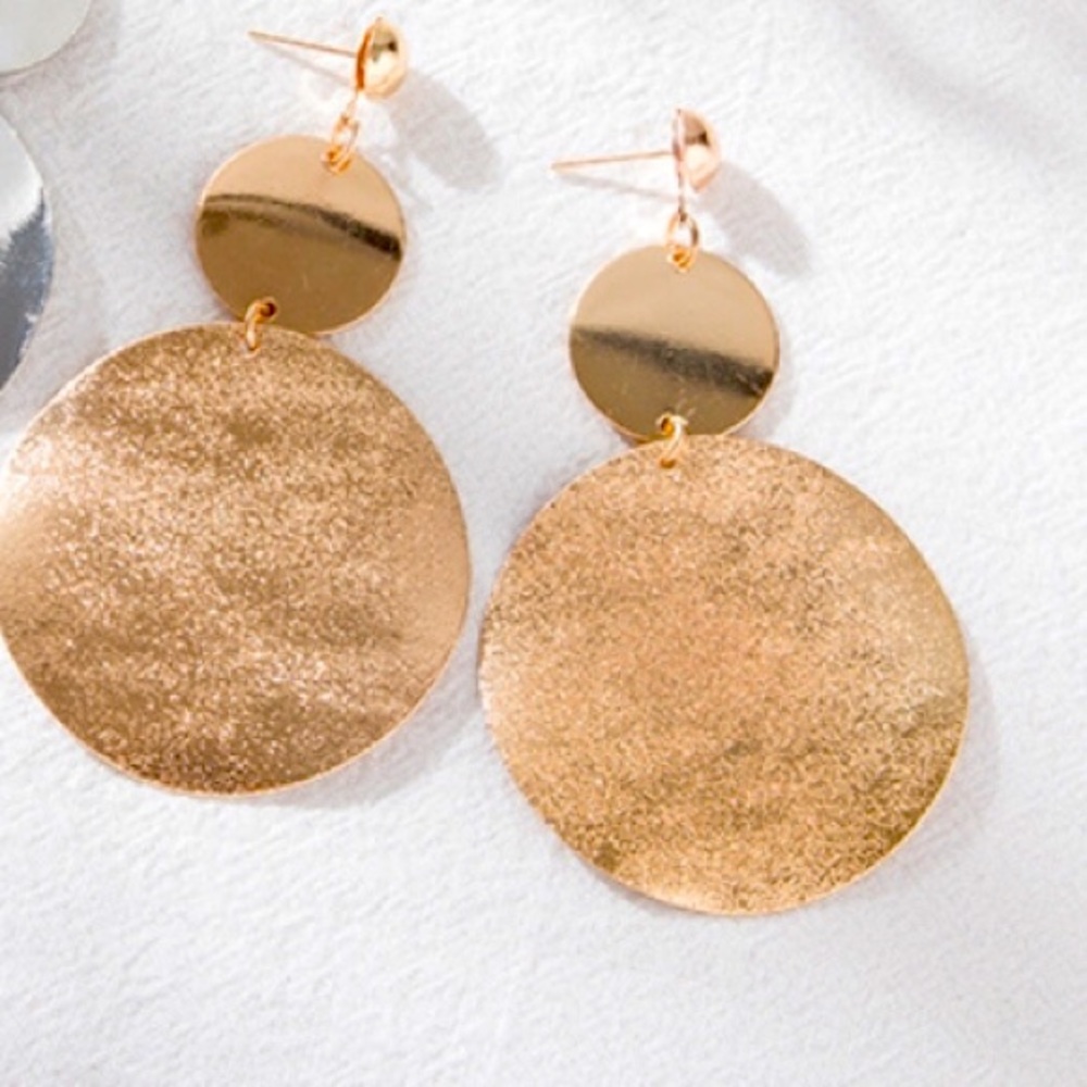 NEW Trendy Accented Circular Earring in GOLD